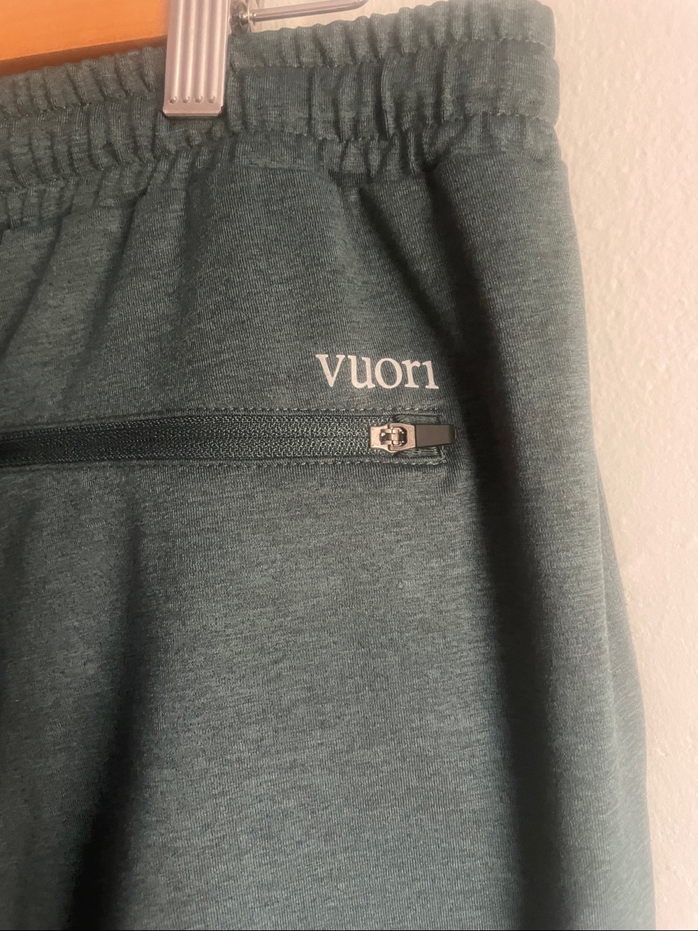 Vuori Men’s Sunday Performance Green Joggers Size XL - Picture 9 of 10